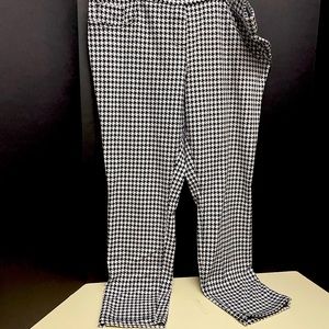 Gently Worn hoodstooth black and white NOBO brand stretch pants